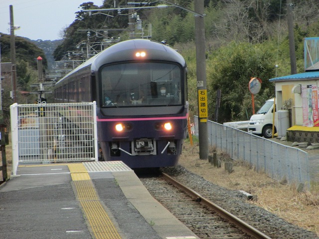 �����~���