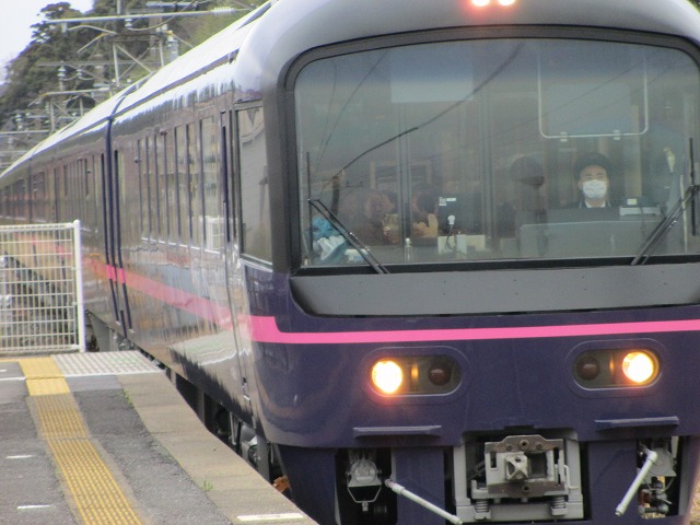 �����~���