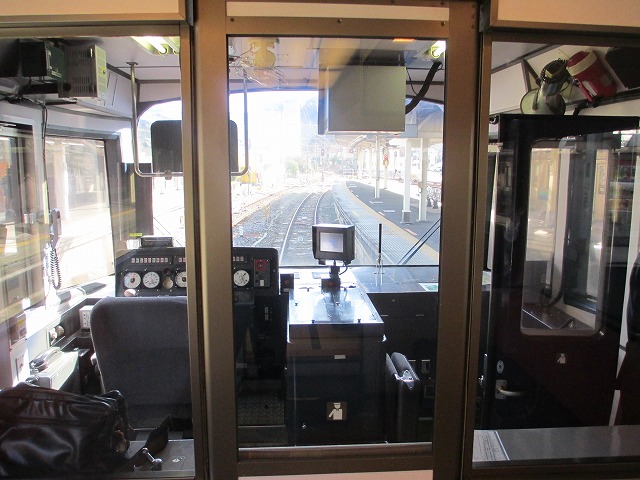 �����~���