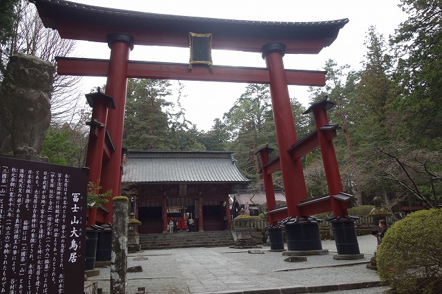 北口本宮冨士浅間神社、大鳥居（日本最大木造鳥居）