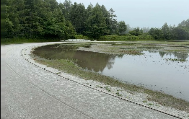 霧ケ峰、陸上競技場