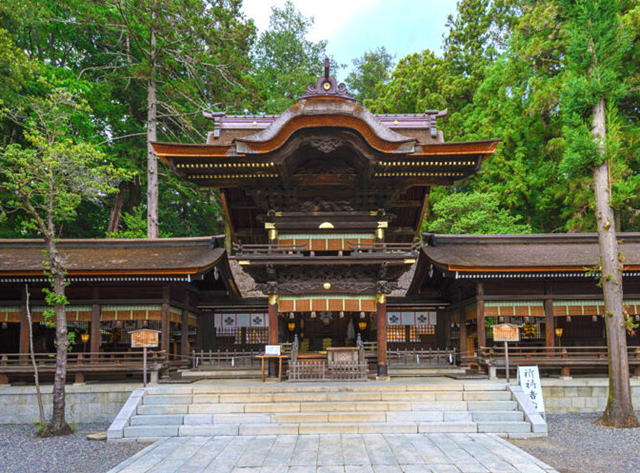 諏訪大社・下社秋宮